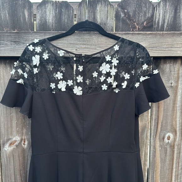 Karl Lagerfeld Paris Black Floral Lace Cropped Jumpsuit, Size 8 - Picture 4 of 8